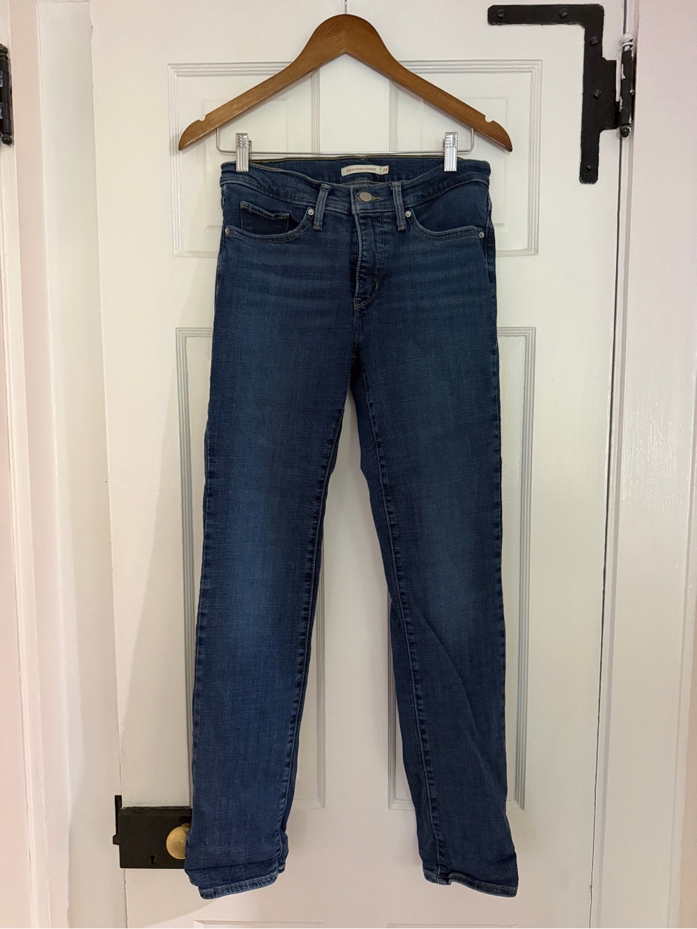 Levi 314 shaping straight jeans 28